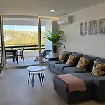 Sunny 3-bedroom Apartman *