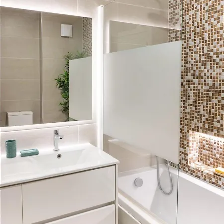 Sunny 3-bedroom Apartamento