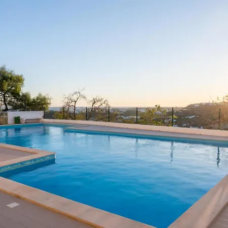 Sunny 3-bedroom Apartamento *