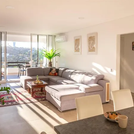 Apartment Sunny 3-bedroom